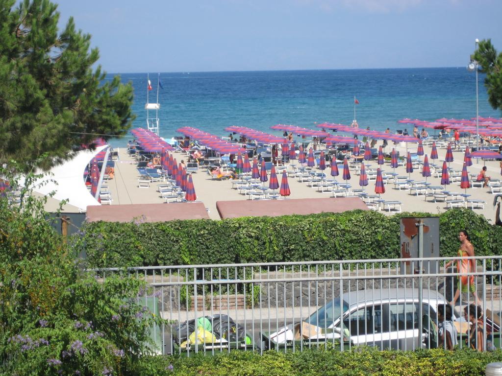 B&B Baia Delle Sirene Giardini Naxos Phòng bức ảnh